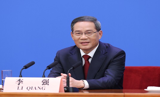 李强主持召开国务院常务会议 审议通过关于加快发展先进制造业集群的意见
