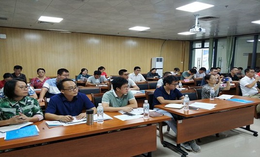 中共中央政治局召开会议 审议《干部教育培训工作条例》